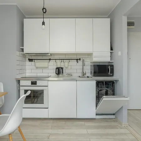 Stylish Near Hala Arena By Renters 公寓