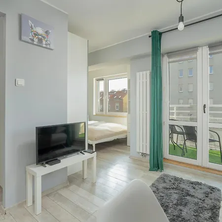 Stylish Near Hala Arena By Renters Apartment