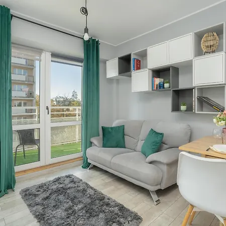 Stylish Near Hala Arena By Renters Apartment